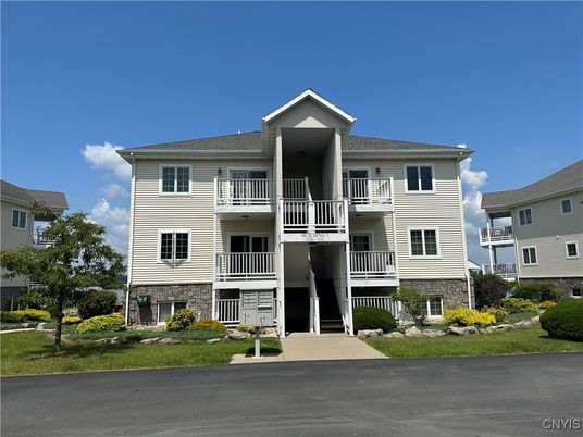Exterior, Facade, Rowhouse