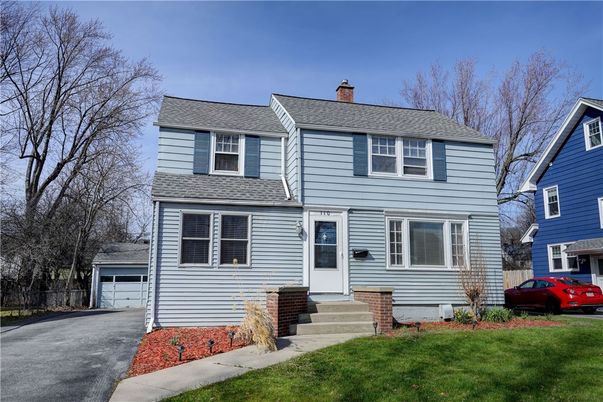Attached, Exterior, Facade, Cape Cod