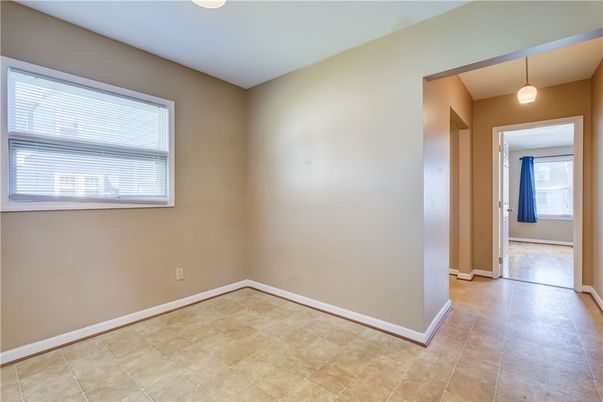 Empty room, Interior, Pendant Lights