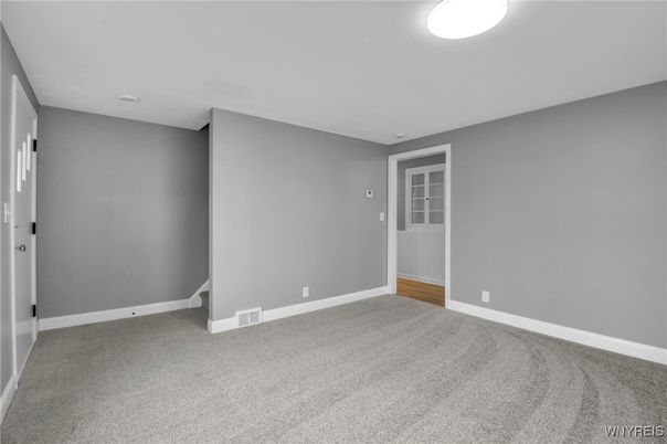 Empty room, Interior