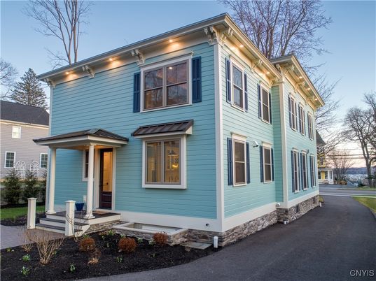 Exterior, Facade, American Foursquare
