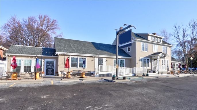 Exterior, Facade, Cape Cod