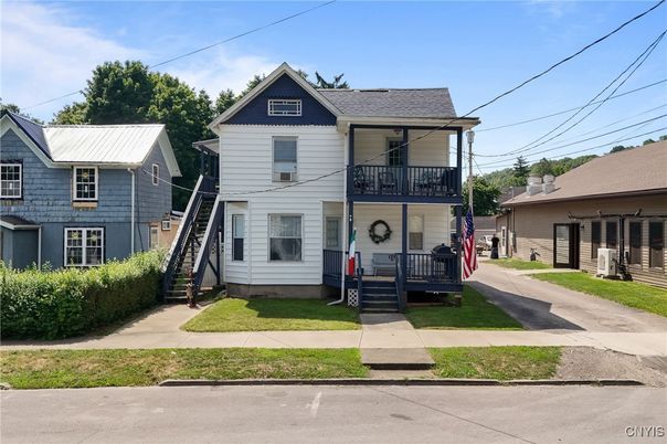 Exterior, Facade, Queen Anne Victorian