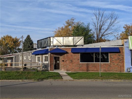 Exterior, Facade, Brick Facade, Solar Panels, Modern