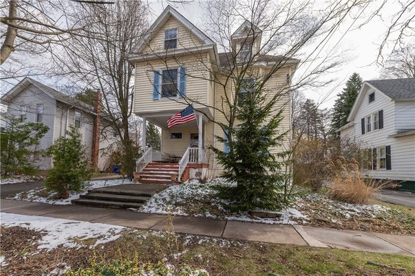 Exterior, Facade, Queen Anne Victorian