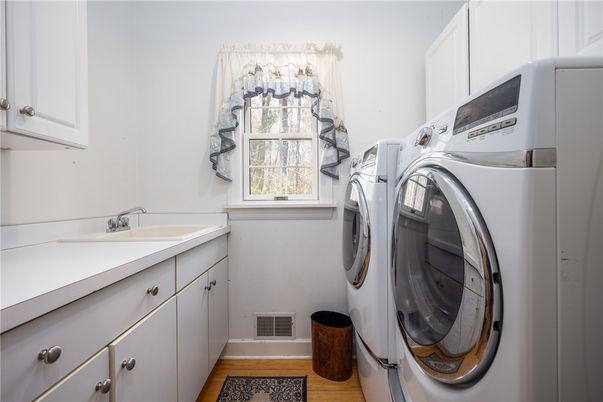 Interior, Washer, Wood Texture Flooring