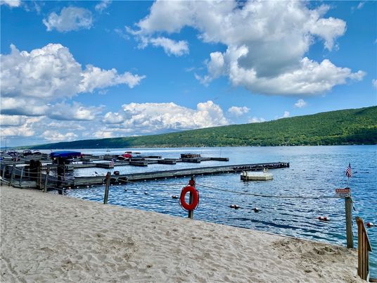 Exterior, Lake