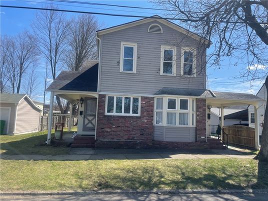 Exterior, Facade, Brick Facade, Split Level