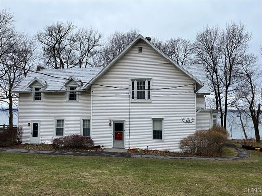 Exterior, Facade, Farmhouse