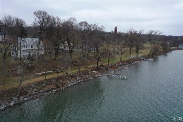 Exterior, Lake