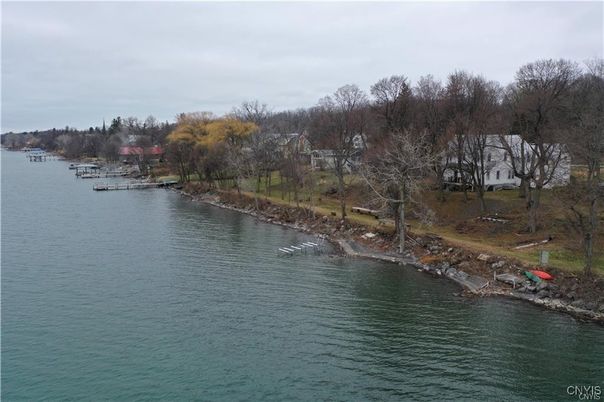 Exterior, Lake