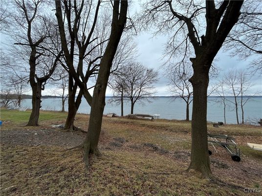 Exterior, Lake