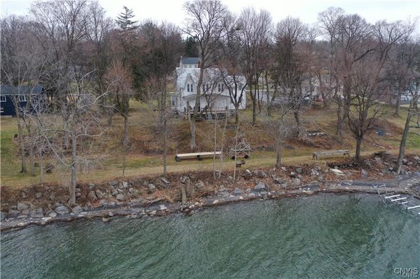 Exterior, Lake