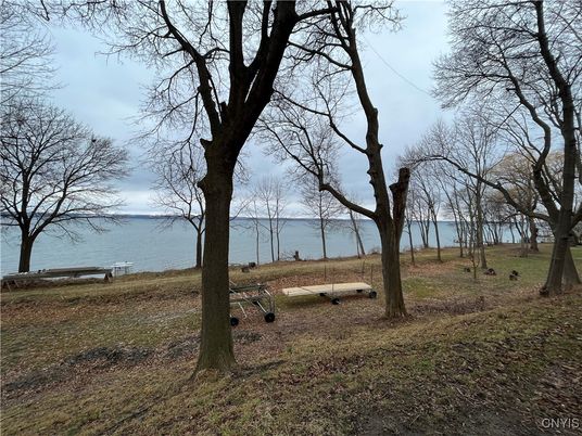 Exterior, Lake
