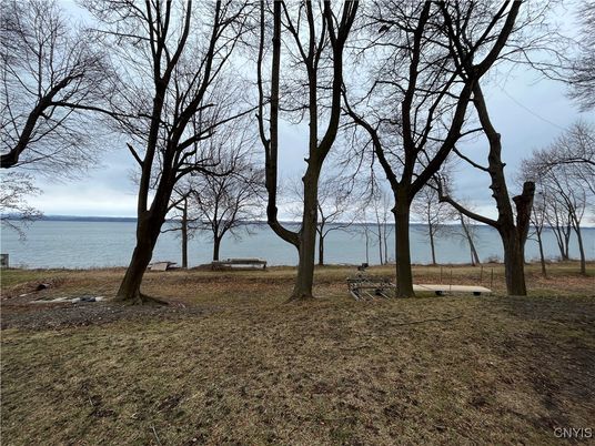 Exterior, Lake