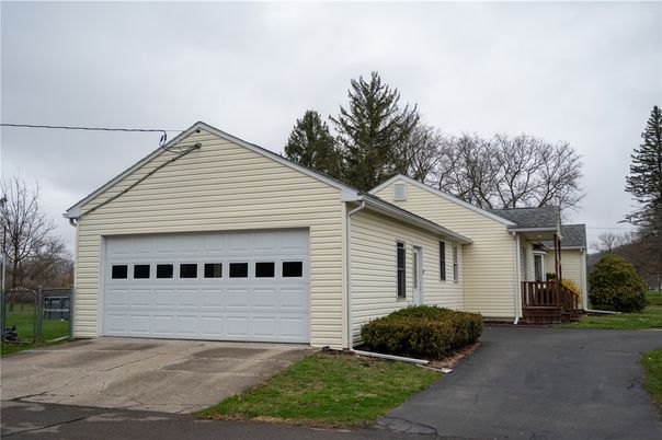 Detached Garage, Exterior