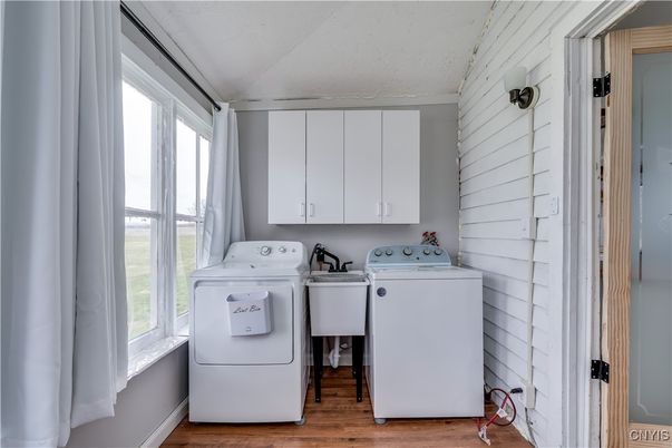 Interior, Washer, Wood Texture Flooring