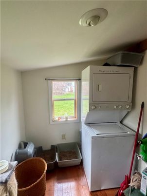 Interior, Utility Closets, Washer, Wood Texture Flooring