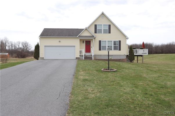 Attached, Exterior, Facade, Farmhouse