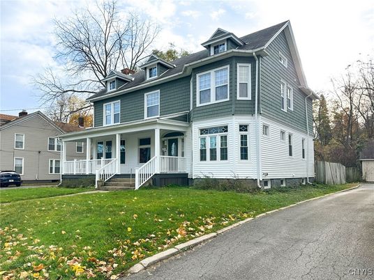 Exterior, Facade, Queen Anne Victorian