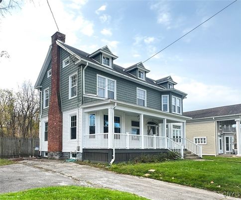 Exterior, Facade, American Foursquare