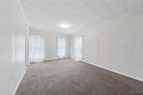 Empty room, Interior