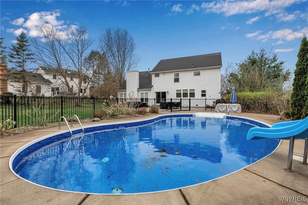Exterior, Pool