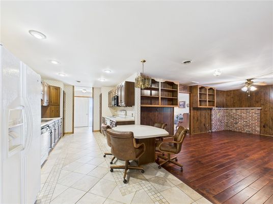 Chandelier, Dining room, Interior, Kitchen, Recessed Lighting, Wood Texture Flooring