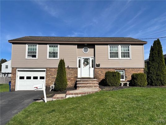 Attached, Exterior, Facade, Brick Facade, Raised Ranch