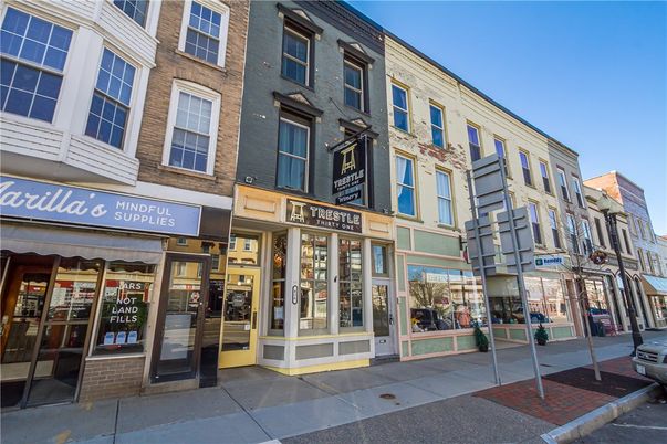 Exterior, Facade, Rowhouse