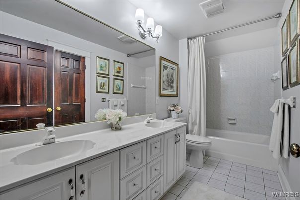 Bathroom, Dual Sink Vanities, Interior