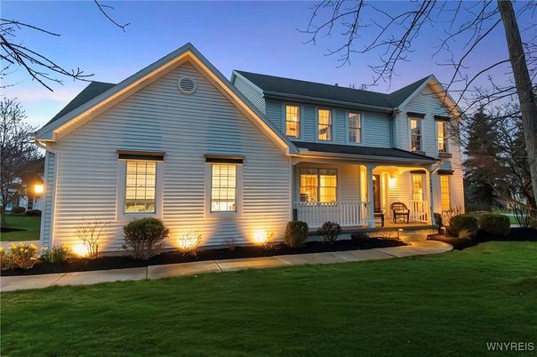 Exterior, Facade, Farmhouse
