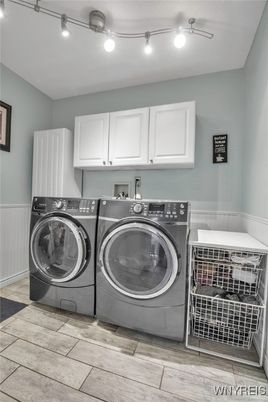 Interior, Washer, Wood Texture Flooring