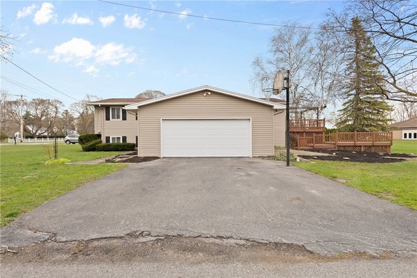 Attached, Exterior, Facade, Ranch