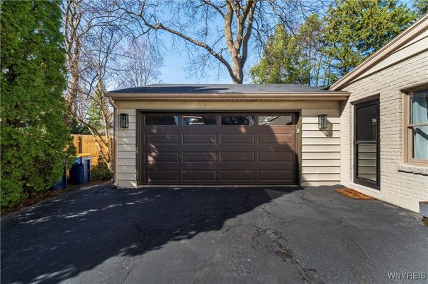 Detached Garage, Exterior