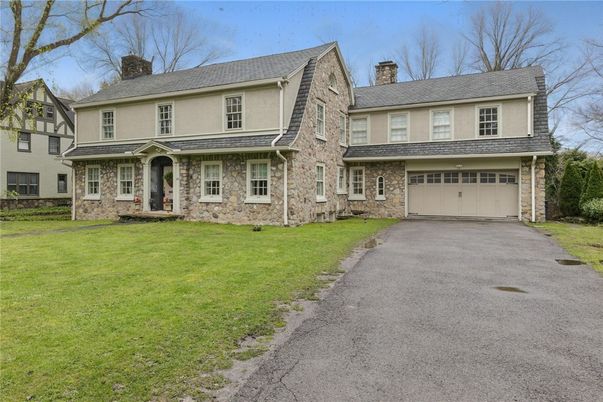 Attached, Exterior, Facade, Split Level