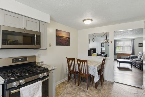 Chandelier, Dining room, Interior, Kitchen, Stainless Steel Appliances