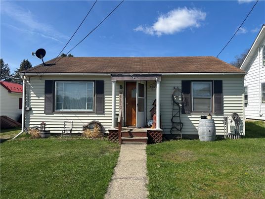 Exterior, Facade, Cape Cod