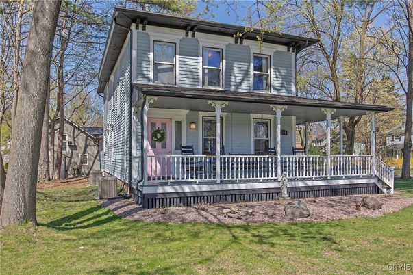 Exterior, Facade, American Foursquare
