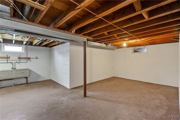 Empty room, Interior, Wooden Beams, Wooden Ceilings