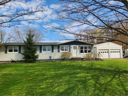 Attached, Exterior, Facade, Ranch