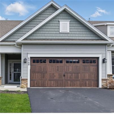 Attached, Exterior, Facade, American Craftsman