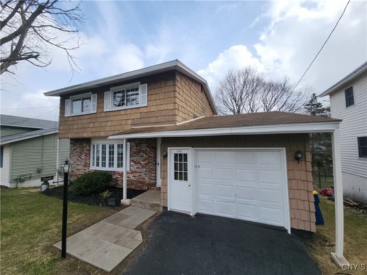 Attached, Exterior, Facade, Brick Facade, Split Level