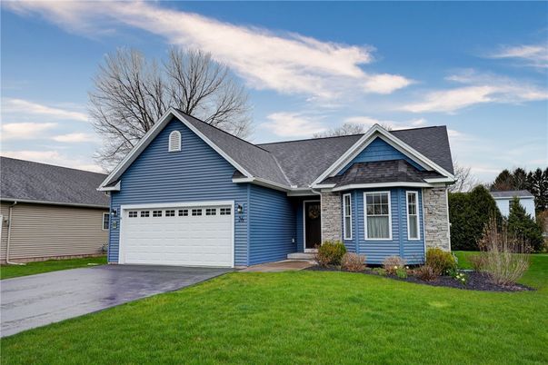 Attached, Exterior, Facade, Ranch