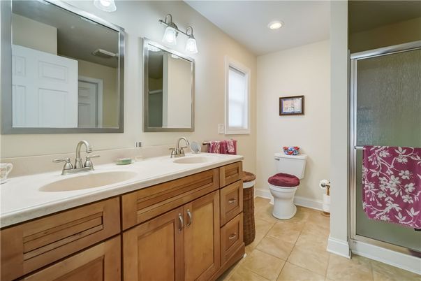 Bathroom, Dual Sink Vanities, Interior, Recessed Lighting