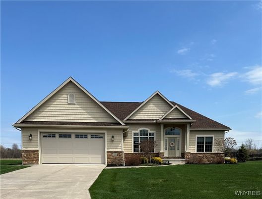 Attached, Exterior, Facade, Ranch