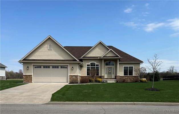 Attached, Exterior, Facade, Farmhouse