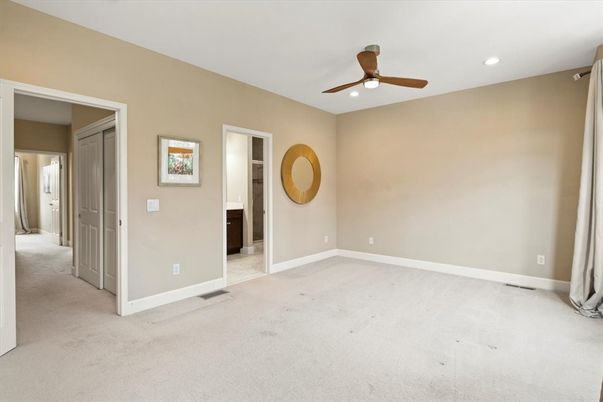 Empty room, Interior, Recessed Lighting