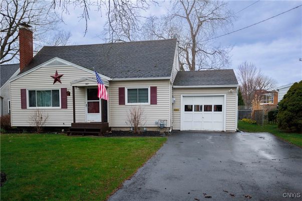 Attached, Exterior, Facade, Cape Cod