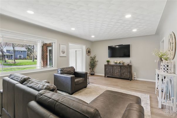 Interior, Living room, Recessed Lighting, Wood Texture Flooring